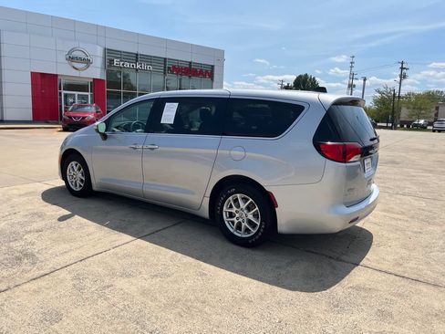 Used 2022 Chrysler Voyager LX FWD image 3