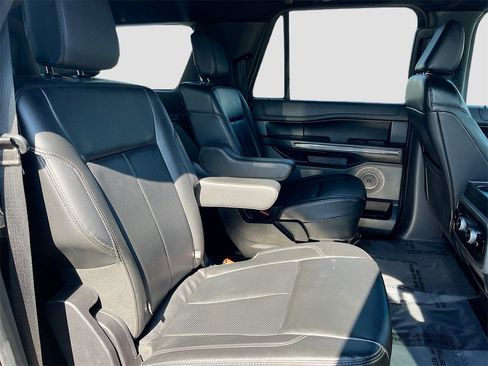 Used 2021 Ford Expedition Max XLT image 30
