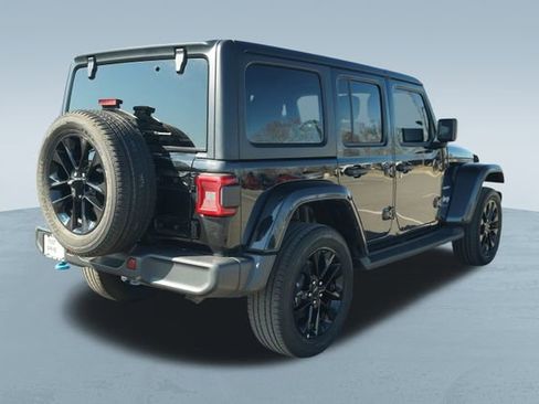 Used 2022 Jeep Wrangler Unlimited Sahara w/ Cold Weather Group image 9