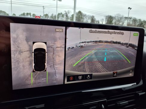 New 2026 Nissan Pathfinder SL image 18