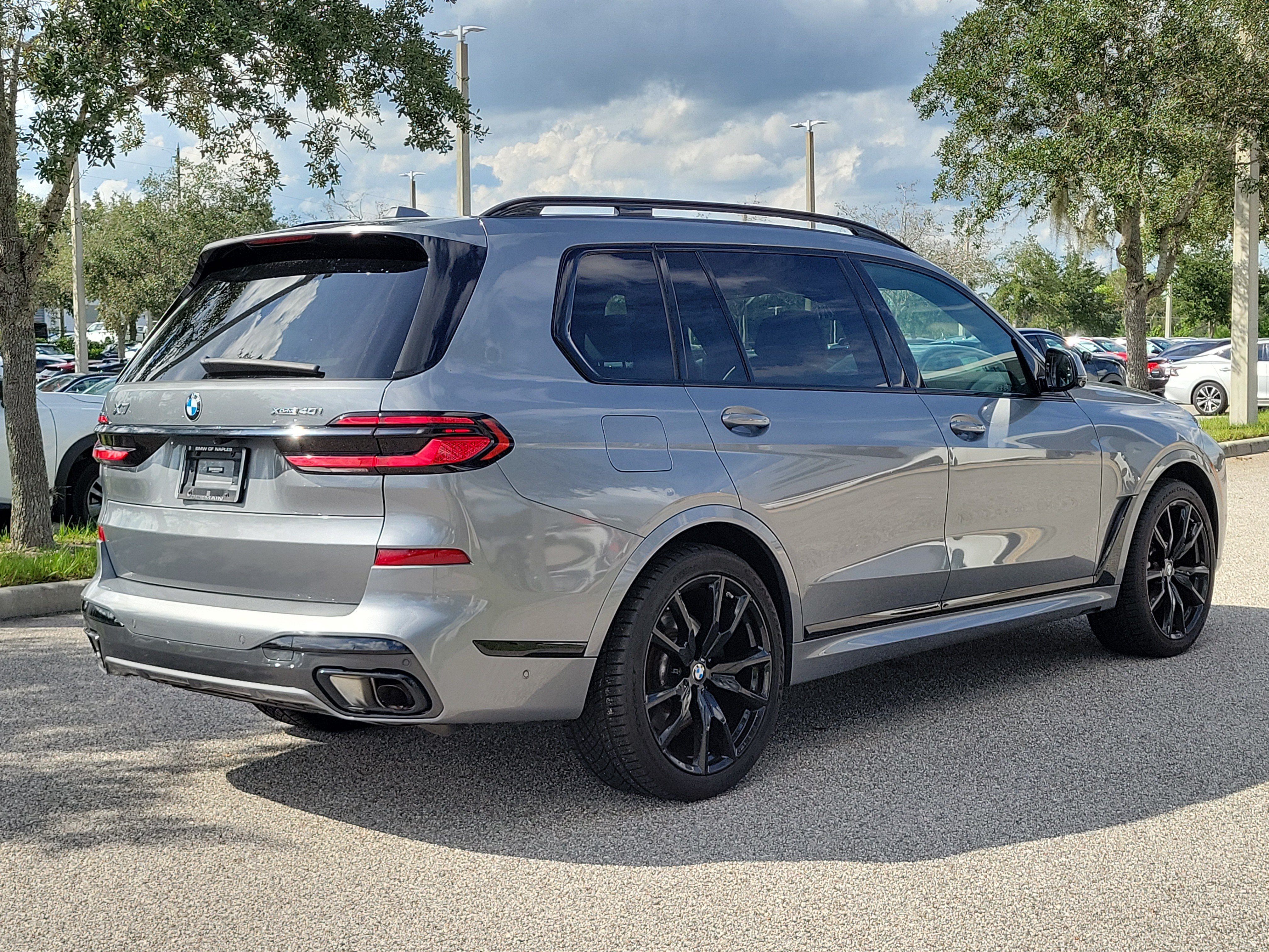 Used 2024 BMW X7 xDrive40i w/ M Sport Package AWD/4WD image 5