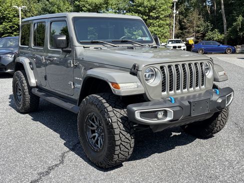 Used 2022 Jeep Wrangler Unlimited Sahara w/ Cold Weather Group AWD/4WD image 3