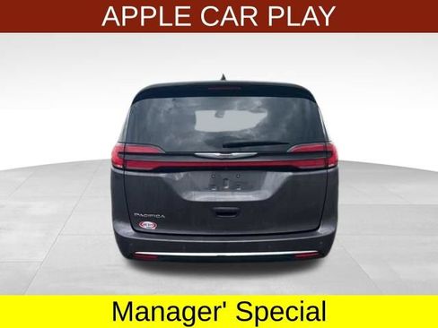 Used 2023 Chrysler Pacifica Touring-L FWD image 6