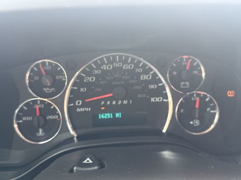 Used 2023 Chevrolet Express 2500 w/ Driver Convenience Package image 12