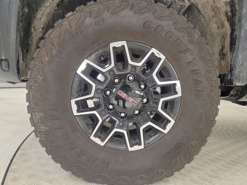 Used 2026 GMC Sierra 2500 AT4X image 9