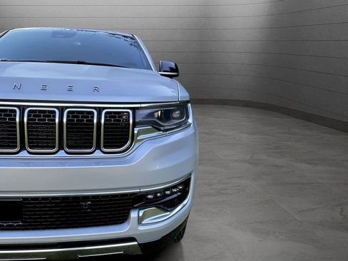 New 2023 Jeep Wagoneer Series III w/ Premium Group I image 10