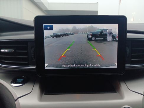 Used 2022 Ford Explorer XLT w/ Equipment Group 202A image 22