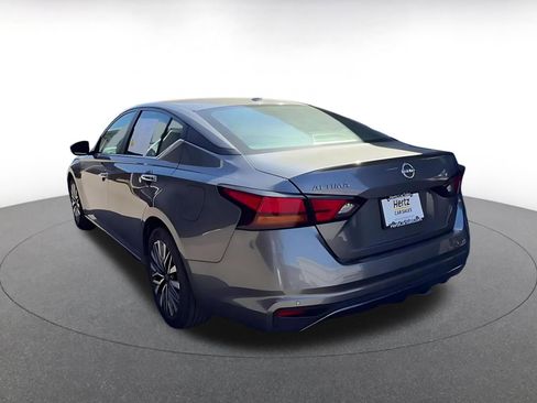 Used 2025 Nissan Altima 2.5 SV image 11