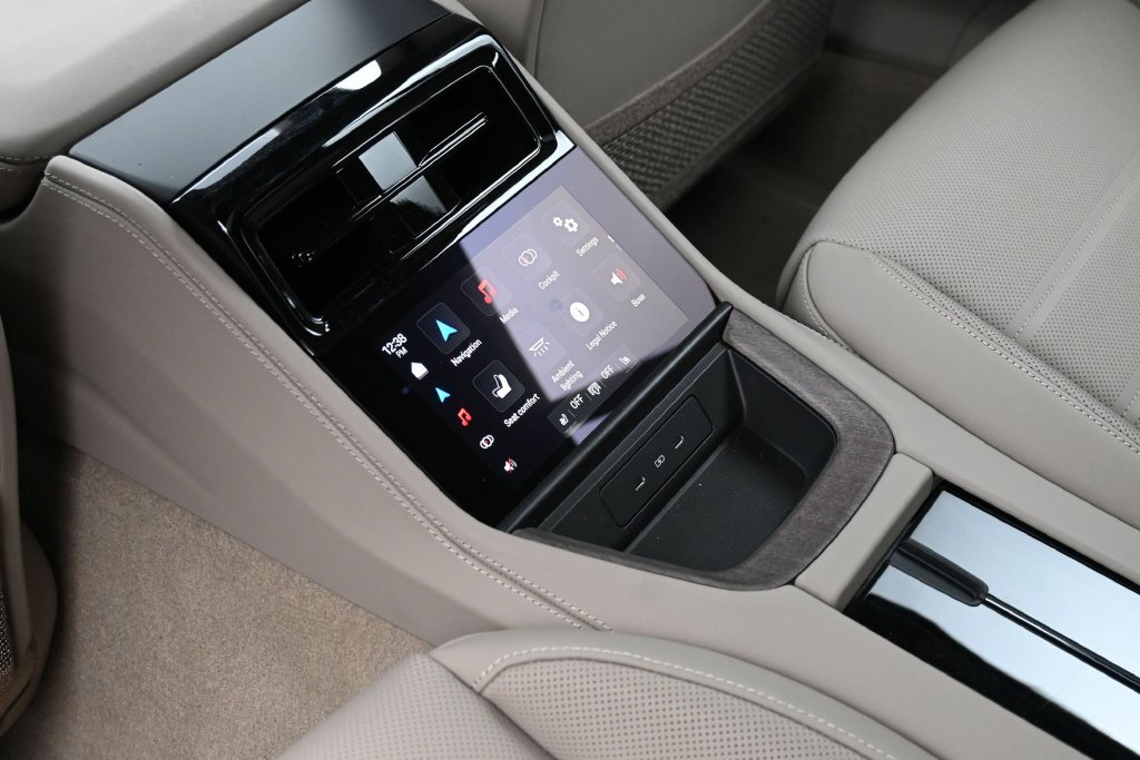 Certified 2026 Porsche Panamera RWD image 9