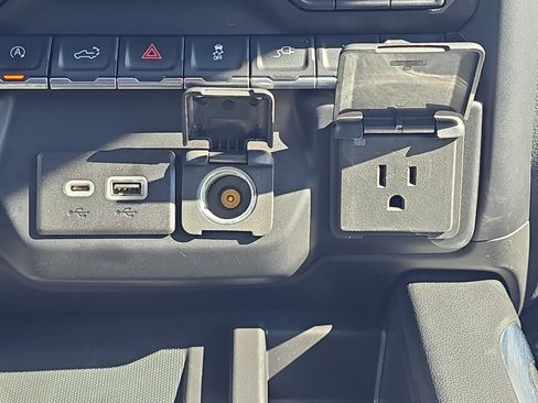 Used 2020 Chevrolet Silverado 1500 LTZ w/ LTZ Plus Package image 17