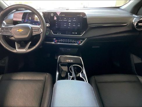 Used 2025 Chevrolet Equinox LT w/ Convenience Package II FWD image 6