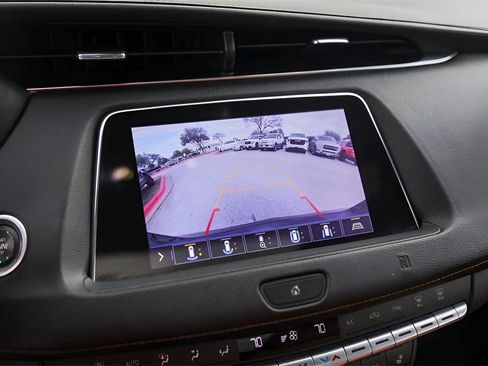 Used 2019 Cadillac XT4 Premium Luxury w/ Enhanced Visibility Package image 17