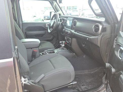 Used 2022 Jeep Wrangler Sport image 28