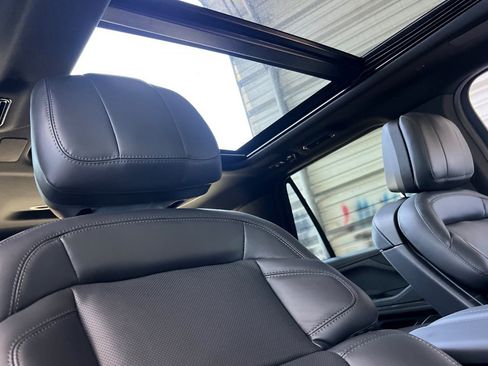 New 2026 Lincoln Navigator Reserve AWD/4WD image 16