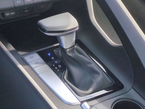 Certified 2026 Hyundai Elantra SE FWD image 17