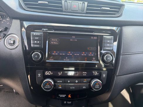 Used 2018 Nissan Rogue SV w/ Premium Package FWD image 37