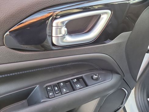 New 2026 Jeep Compass Latitude AWD/4WD image 18