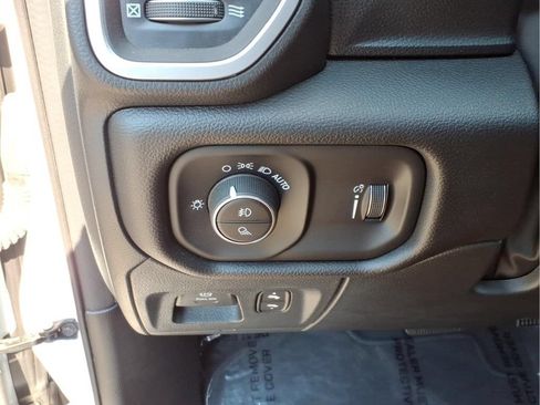 Used 2023 RAM 1500 Big Horn AWD/4WD image 15