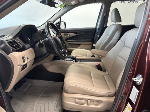 Used 2021 Honda Pilot Touring image 10