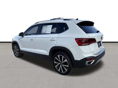 Used 2024 Volkswagen Taos SE FWD image 3