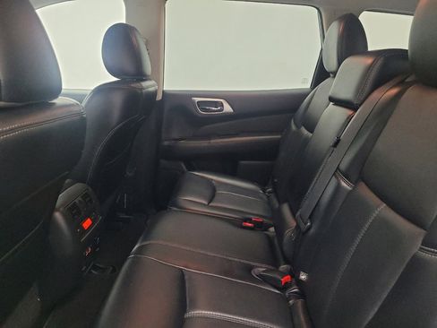 Used 2019 Nissan Pathfinder SL AWD/4WD image 18