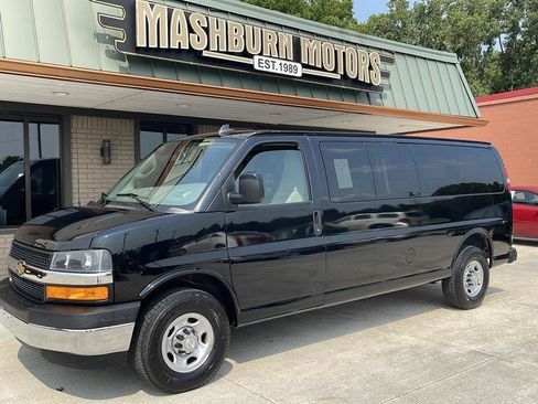 Used 2021 Chevrolet Express 3500 LT w/ LT Preferred Equipment Group RWD image 2
