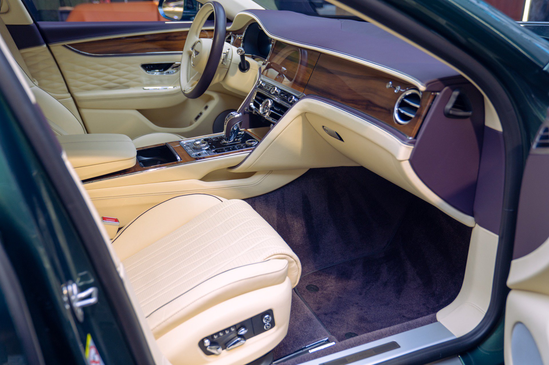 Used 2022 Bentley Flying Spur V8 AWD/4WD image 40