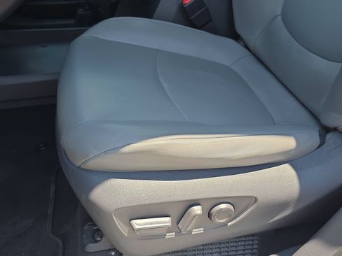 Used 2021 Toyota Sienna XLE FWD image 25