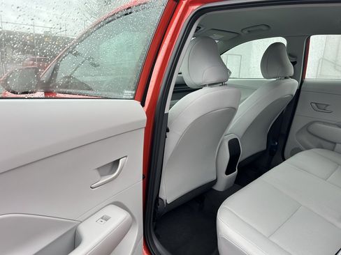 Used 2024 Hyundai Kona SE image 11