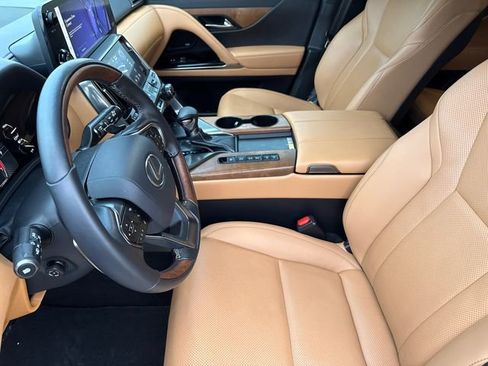 Used 2024 Lexus LX 600 4WD w/ Luxury Package image 20