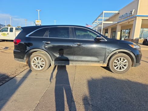 Used 2019 Kia Sorento LX image 3