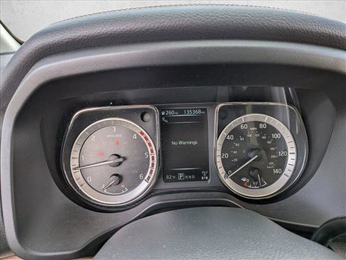 Used 2017 Nissan Titan SL image 10