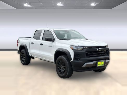 Used 2024 Chevrolet Colorado Trail Boss AWD/4WD image 7