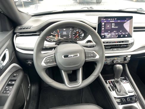 Used 2024 Jeep Compass Latitude w/ Sun and Sound Group image 16