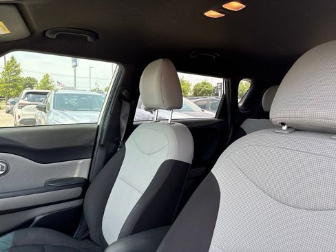 Used 2015 Kia Soul FWD image 4
