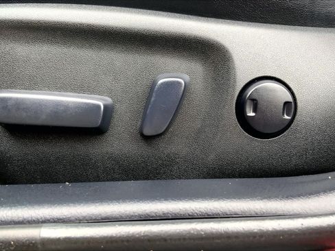 Used 2014 Toyota Camry SE w/ Moonroof Package FWD image 34