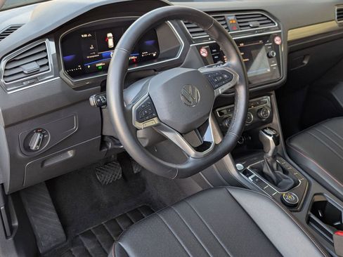 Used 2024 Volkswagen Tiguan SE image 4