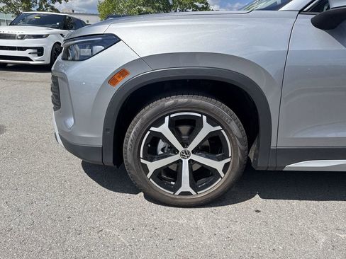 New 2025 Volkswagen Tiguan SE image 9