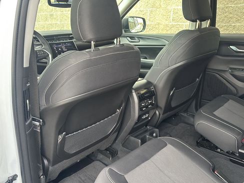 Used 2023 Jeep Grand Cherokee L Laredo w/ Luxury Tech Group I image 33