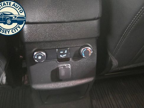 Used 2019 Ford Explorer XLT w/ Equipment Group 202A AWD/4WD image 33