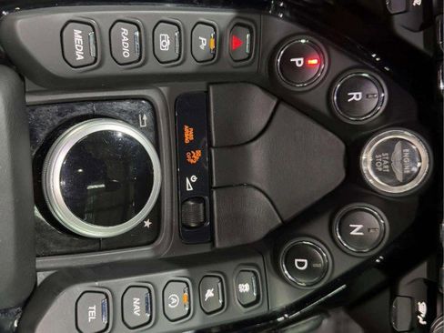 Used 2019 Aston Martin V8 Vantage Coupe image 38