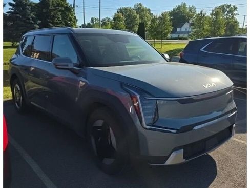 Used 2024 Kia EV9 Wind AWD/4WD image 2