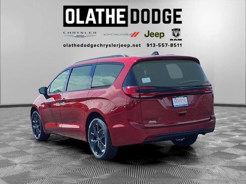 New 2026 Chrysler Pacifica Limited w/ S Appearance Package image 3