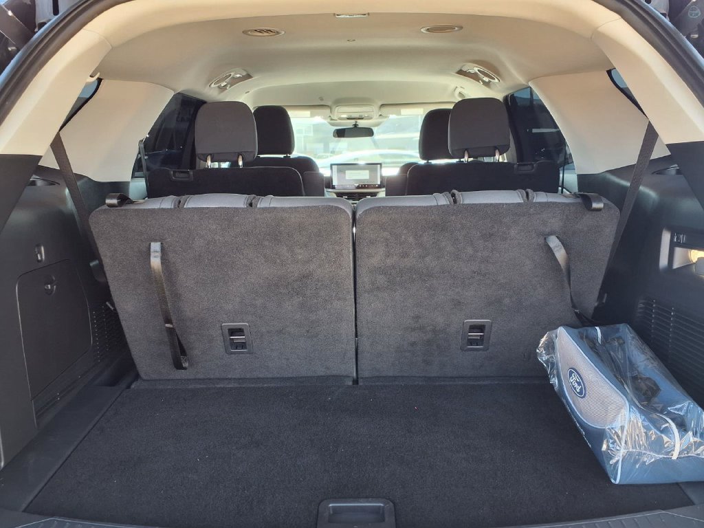Used 2026 Ford Explorer Active RWD image 11