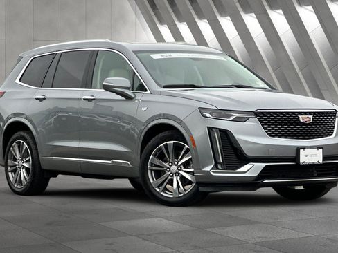 Certified 2025 Cadillac XT6 Premium Luxury image 1