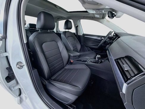 Used 2024 Volkswagen Jetta SE FWD image 25