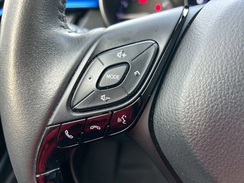 Used 2022 Toyota C-HR XLE FWD image 15