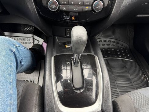 Used 2016 Nissan Rogue SV FWD image 15