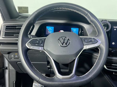 Used 2025 Volkswagen Atlas Cross Sport SE FWD image 11