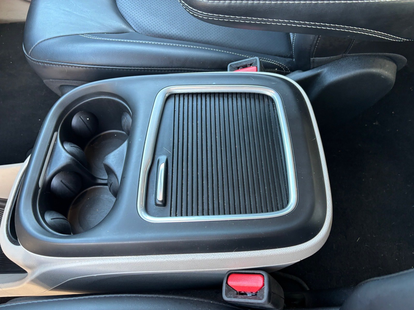Used 2023 Chrysler Pacifica Touring-L FWD image 17
